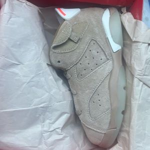 Travis Scott’s retro 6 toddlers